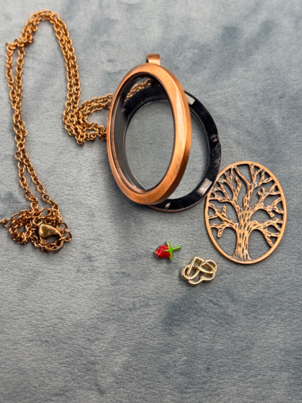 Necklaces - Picture 6 of 7